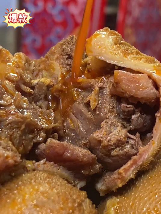 这款正宗手工内蒙古风味肚包肉，深受食客好评，口感鲜美