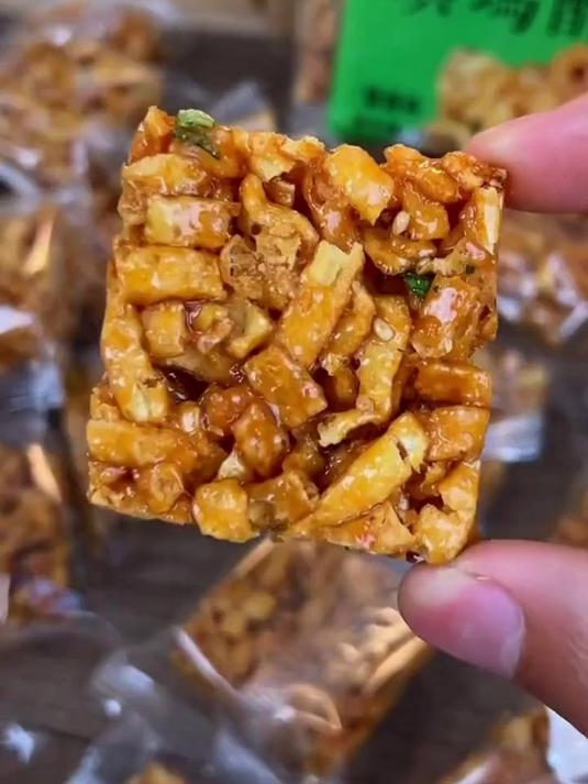 老式硬脆沙琪玛，吃起来酥酥脆脆的，越嚼越香 休闲零食