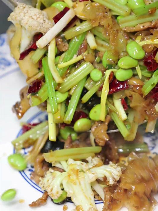 杂炒肉丝 咱老家经典家常小炒 看着不怎么好看 辣乎的就是好吃 