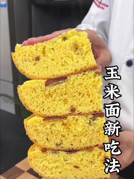 把玉米面倒入电饭锅里,就能做出玉米面最好吃的新做饭