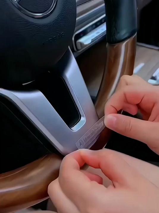 适配各类车型,彰显高端品味,汽车金属车标贴,百搭之选