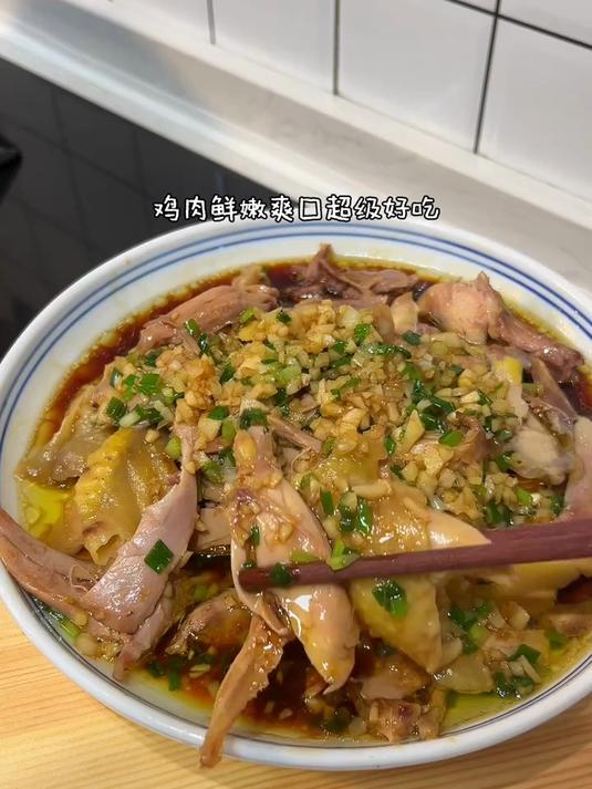 这样做的手撕鸡鲜嫩入味，特别好吃
