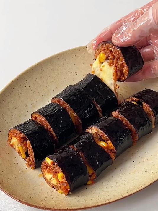 超长拉丝芝士泡菜紫菜包饭 甜辣过瘾绝了 紫菜包饭