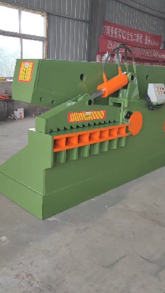 鳄鱼剪新鲜出炉,适用于各种形态废旧金属。