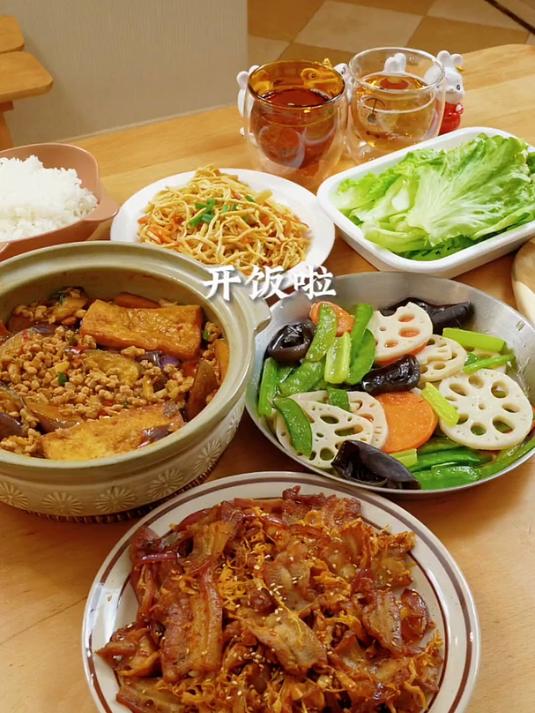 如果你有一个会做饭的老婆……新学了个酸菜烤五花肉