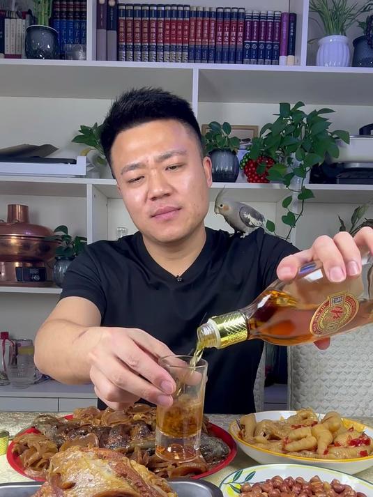 三道鳞炖土豆干 再用高压锅炖个肘子 又是美好的一天