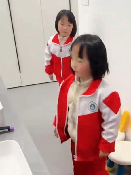 今天给三个女儿做咖喱鸡肉盖浇饭#三胞胎