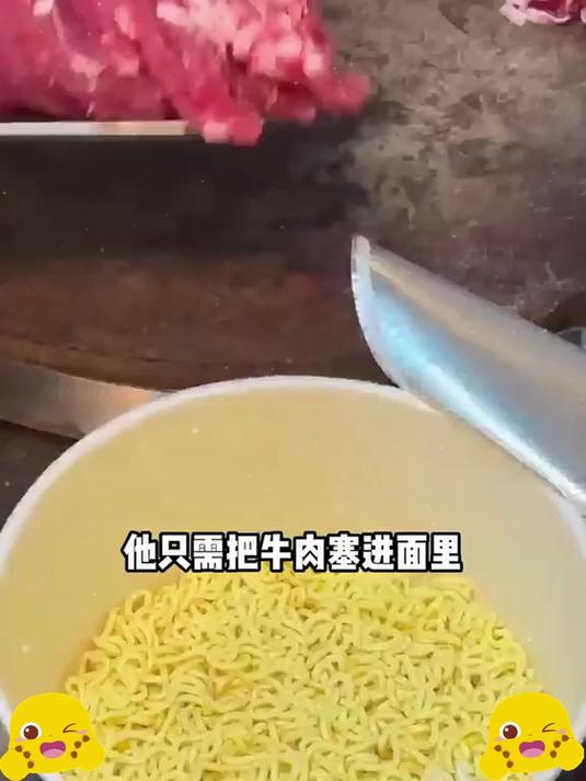 配料超实在!大片牛肉 + 手工面,这碗兰州牛肉面管饱又解馋