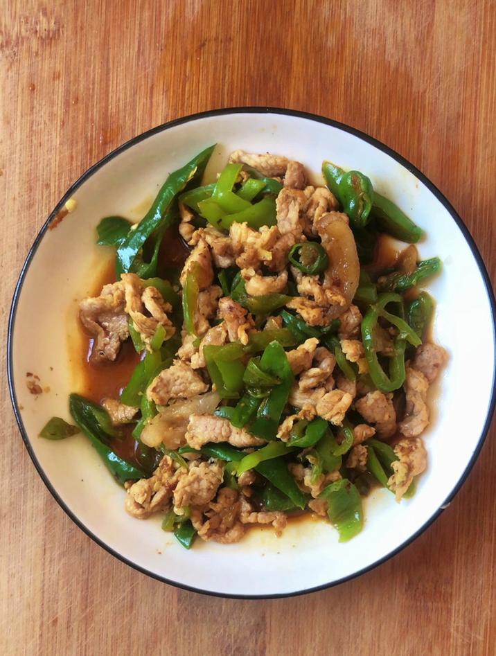 青椒炒肉丝的做法,跟我这样做,简单又好吃