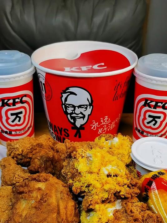 一人吃满足肯德基全家桶 肯德基 炸鸡 汉堡