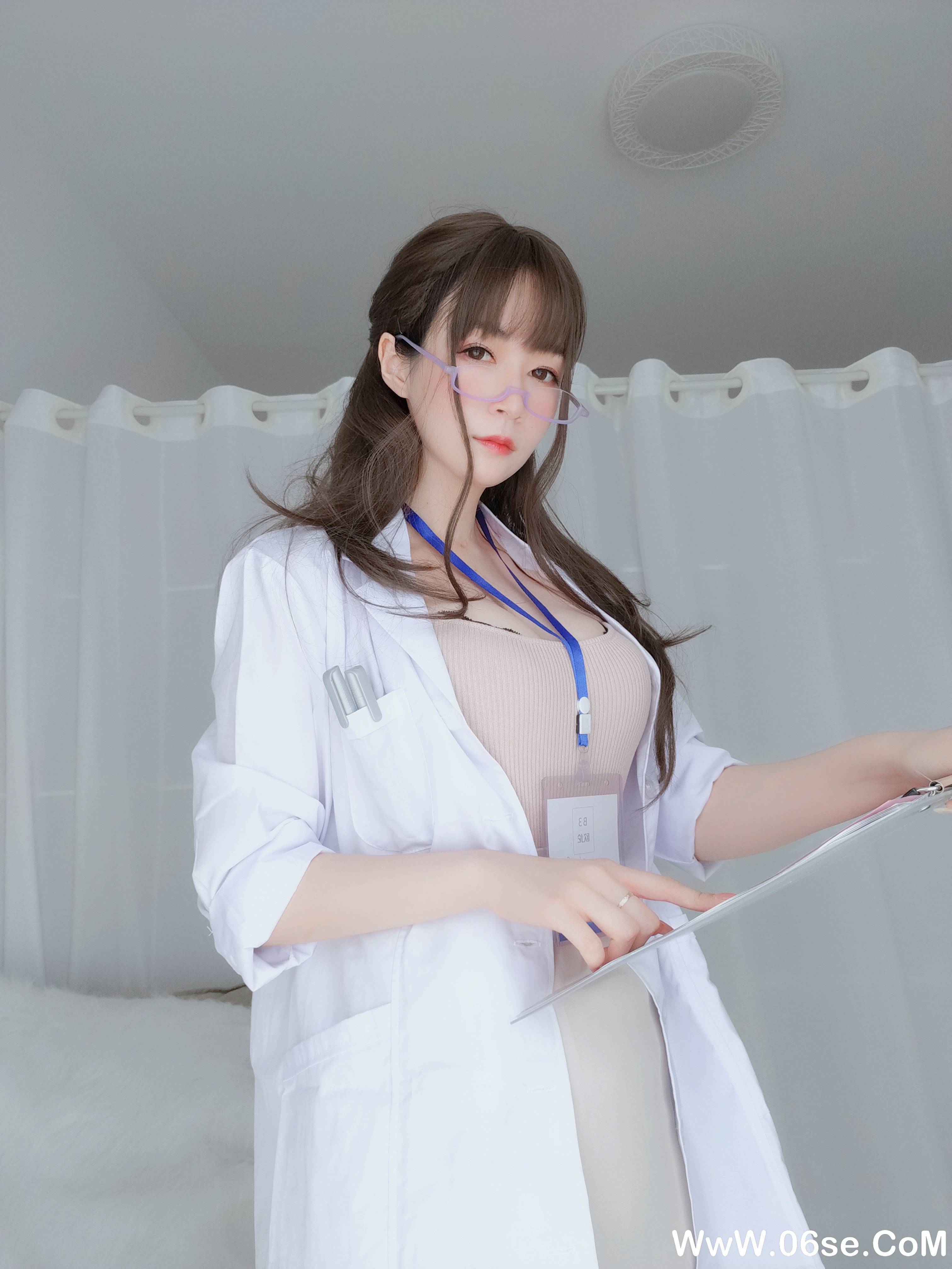 图片[3]-Coser小姐姐白银 NO.060 – 私人医生[159P+6V1.03G]-六色网