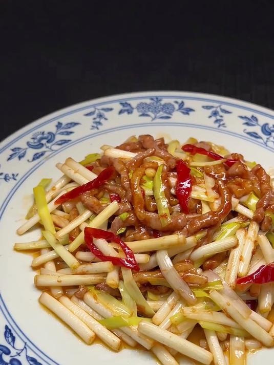 经典家常菜韭黄肉丝,韭黄嫩脆肉丝滑嫩爽口