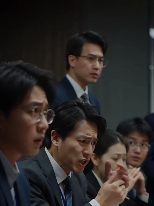 【朋友圈摸鱼，同事反手告密】 09
