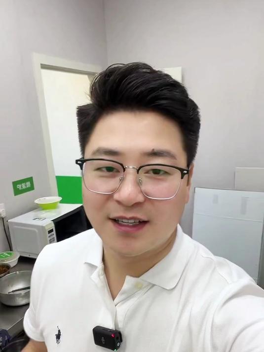 三家外卖平台开始亲自线下开店做餐饮,饼小君杂粮煎饼加盟怎么样