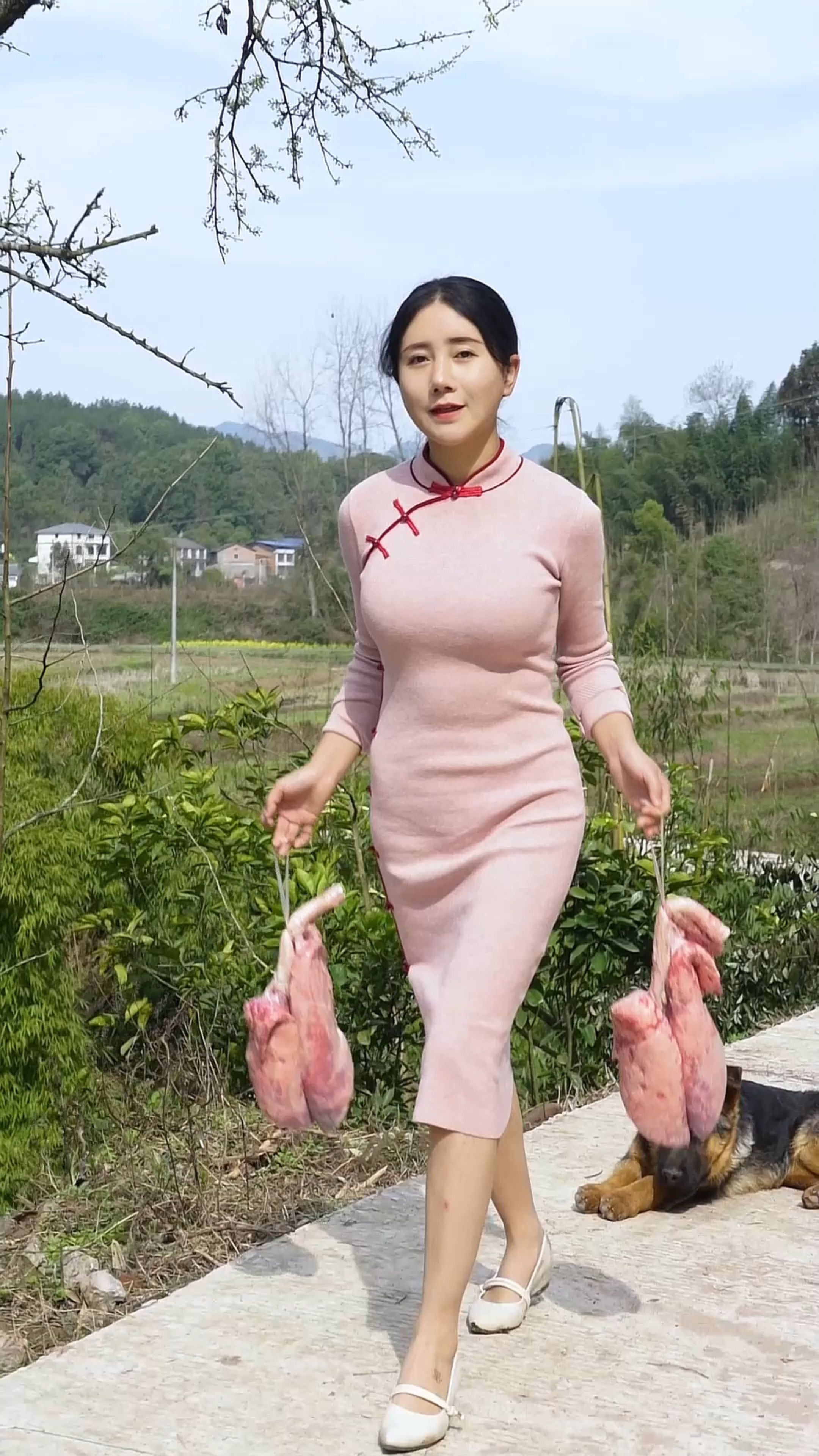 一块钱买了2副的猪心肺 加入应季的折耳根 做了一个清肺润肺的折耳根心肺汤 汤鲜味美