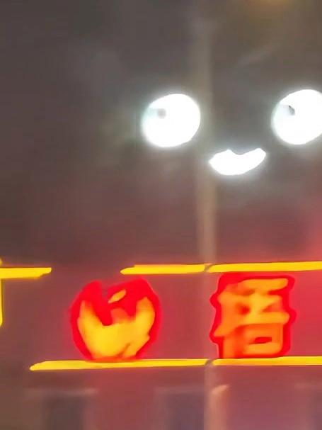 以为名字就叫梧桐树精,其实是梧桐树精品酒店!