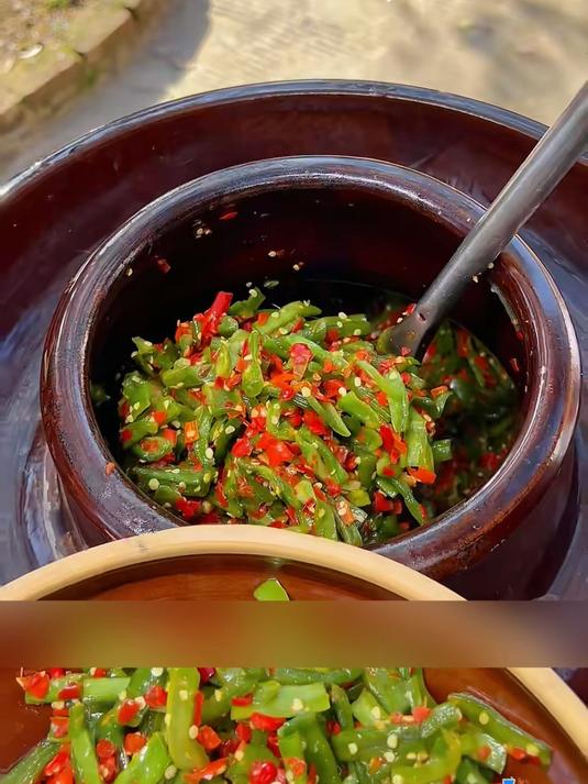 脆嫩剁椒贡菜脆辣响菜下饭菜即食咸菜