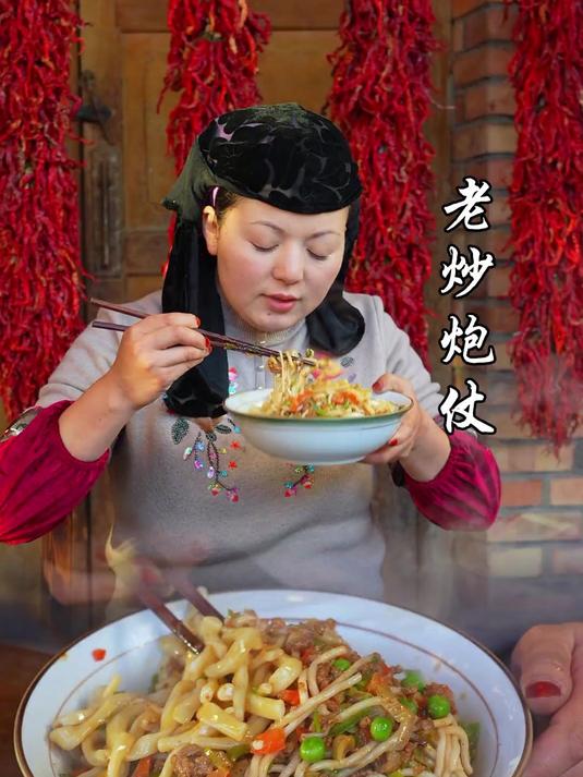 老炒炮仗才是西北碳水天花板!越炒越香,配蒜吃直接香到跺脚