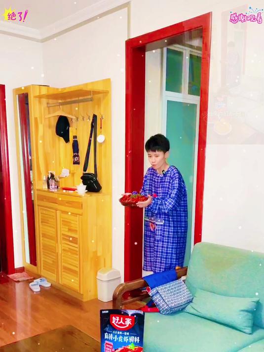 今天就告诉你们怎么在家就能做出一道麻辣鲜香的好人家小龙虾