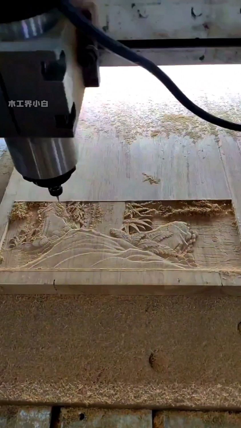 电脑雕刻家具面板图案,确实比手工雕刻更加快捷!