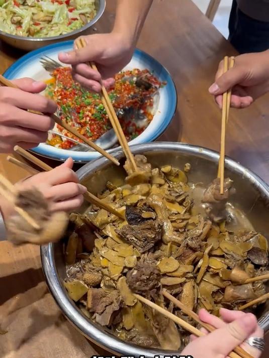 今天吃闽南姜母鸭啦!