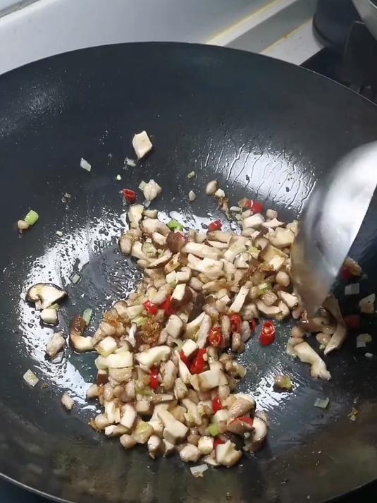 香菇肉末蒸冬瓜软糯好吃