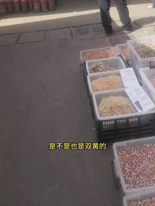 家乡特产,鸭蛋、鹅蛋双黄的,不知你们那里是什么样的
