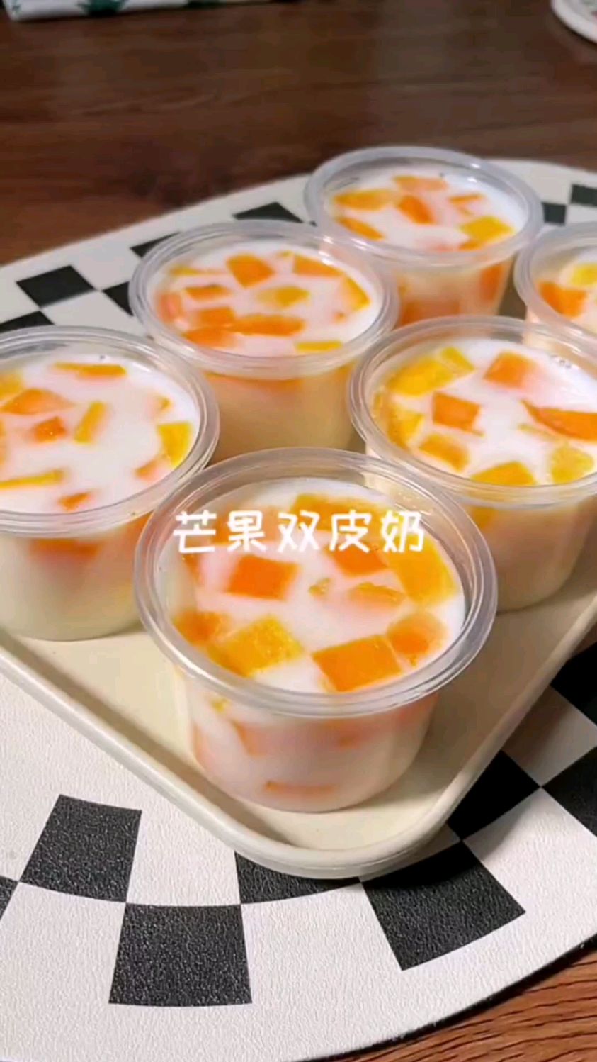 没有小朋友会拒绝这个嫩滑香甜的 芒果双皮奶 ,奶香十足超好吃