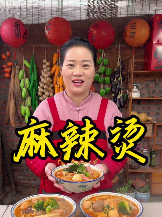 朵朵今天做的麻辣烫,浇上麻酱,做法简单又好吃,百吃不厌