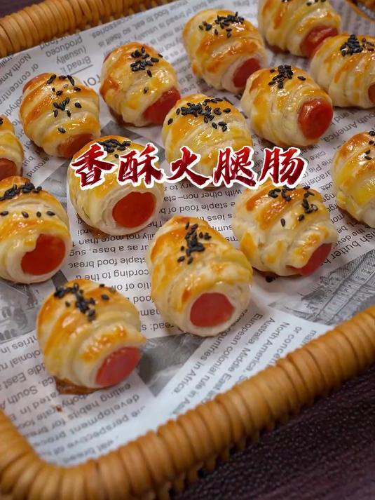 家里有烤箱或者空气炸锅的,快来试试这个手抓饼配香肠的神仙吃法