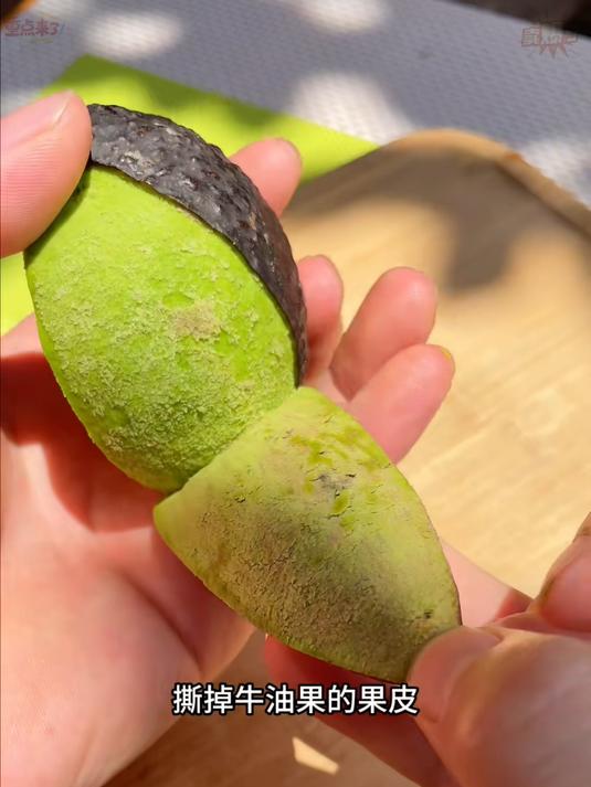 你买的牛油果还在生吃吗今天教你做一个简单又好吃的牛油果沾酱油
