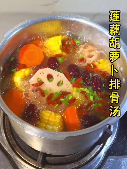 懒人一锅出，莲藕胡萝卜汤鲜甜好喝，糖醋排骨超下饭，有汤有肉有蔬菜，实在太方便了#懒人美食#
