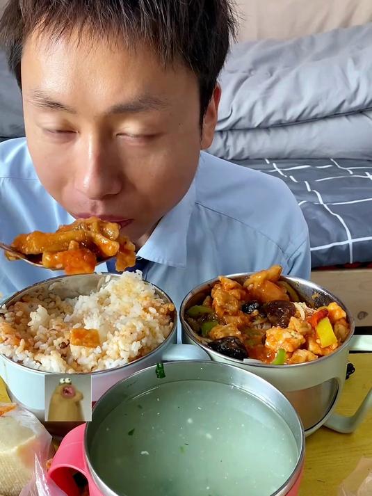 小张老师今日食堂员工午餐，快来看看都吃点啥