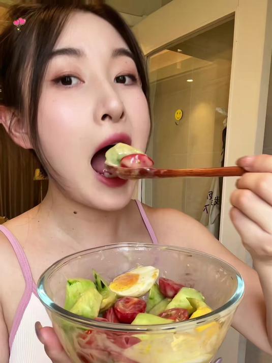 如今吃蔬菜超开心,淋上这沙拉汁,鲜香扑鼻超好吃!