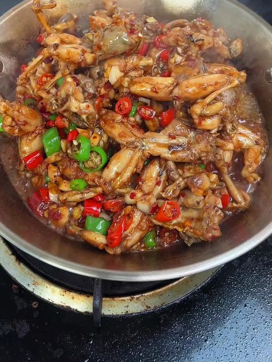 香辣可口的爆炒田鸡