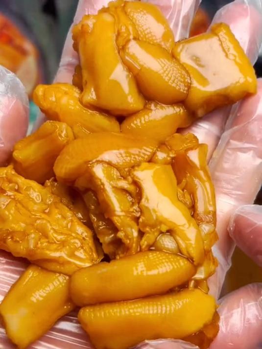 我最近迷上了这个 爱尝去骨鸭爪 酸辣脆爽,还不用吐骨头