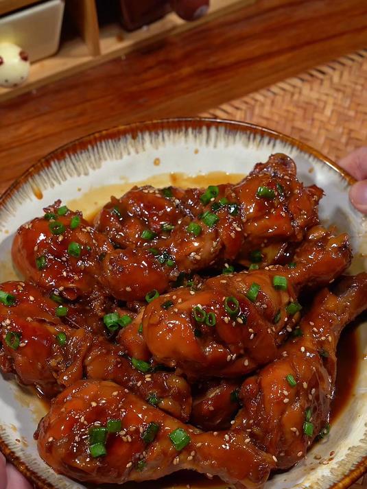 火爆餐厅的蒜香蜜汁鸡腿,鲜嫩多汁又下饭