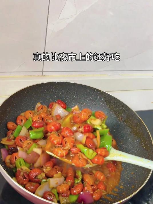 在家也能做出比夜市上还好吃的麻辣虾尾,麻辣入味,吸满了汤汁