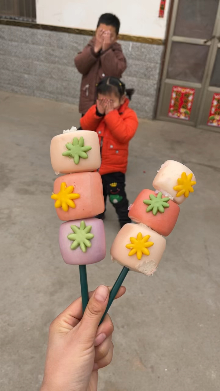宝宝们来吃卡通小馒头啦