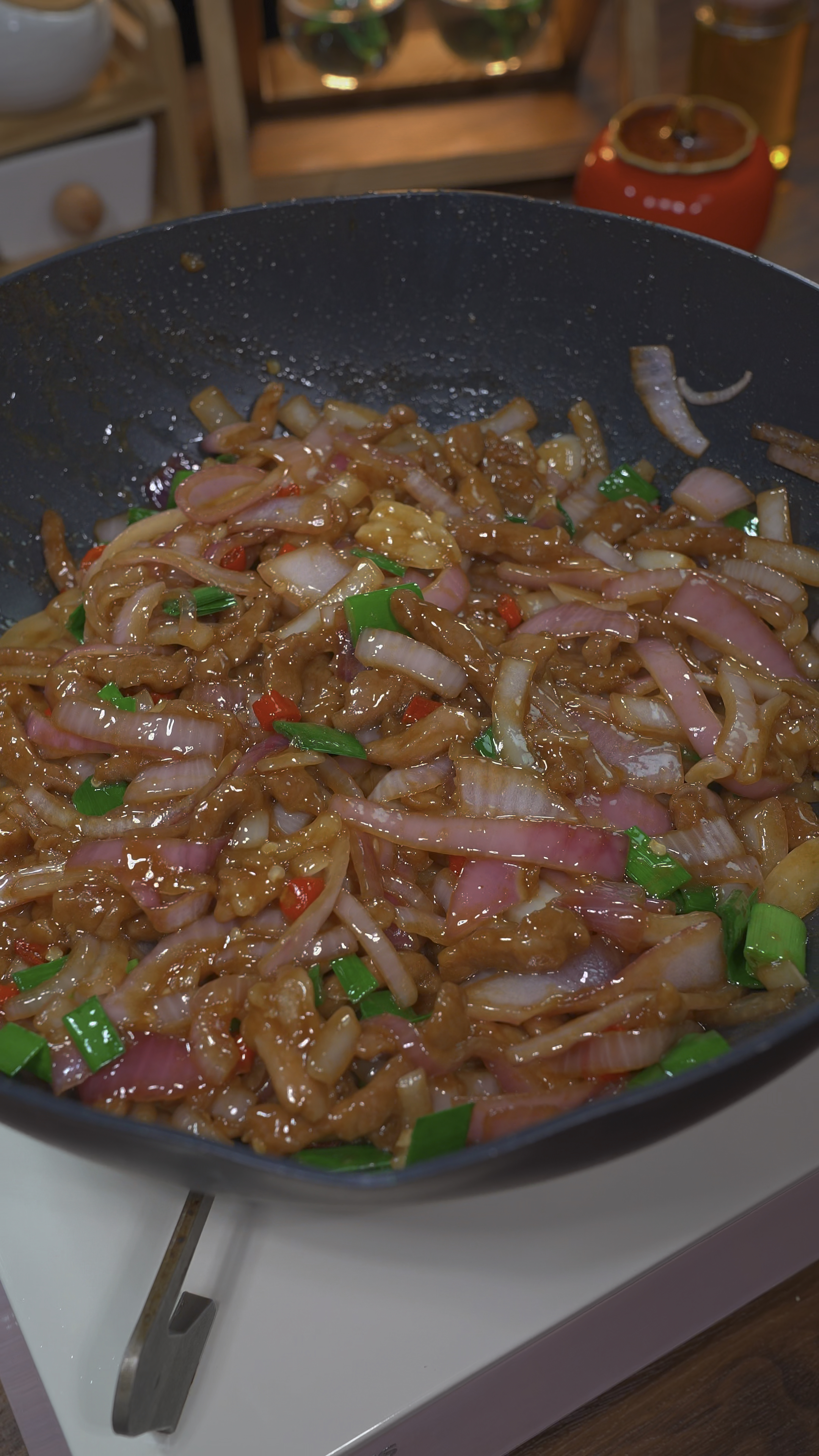 洋葱炒肉你吃过吗?巨好吃又下饭,做法还很简单
