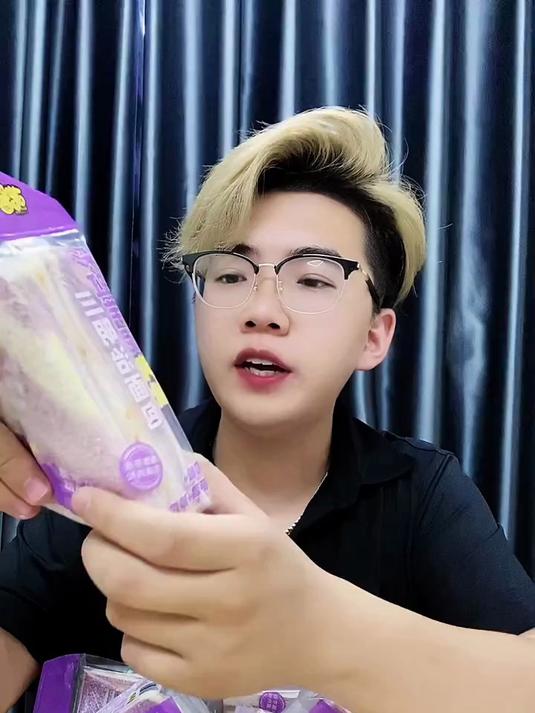 网红芋泥肉松面包有那么好吃嘛?