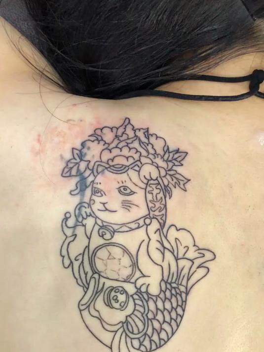 后背招财小鲤鱼,妹子只想发财