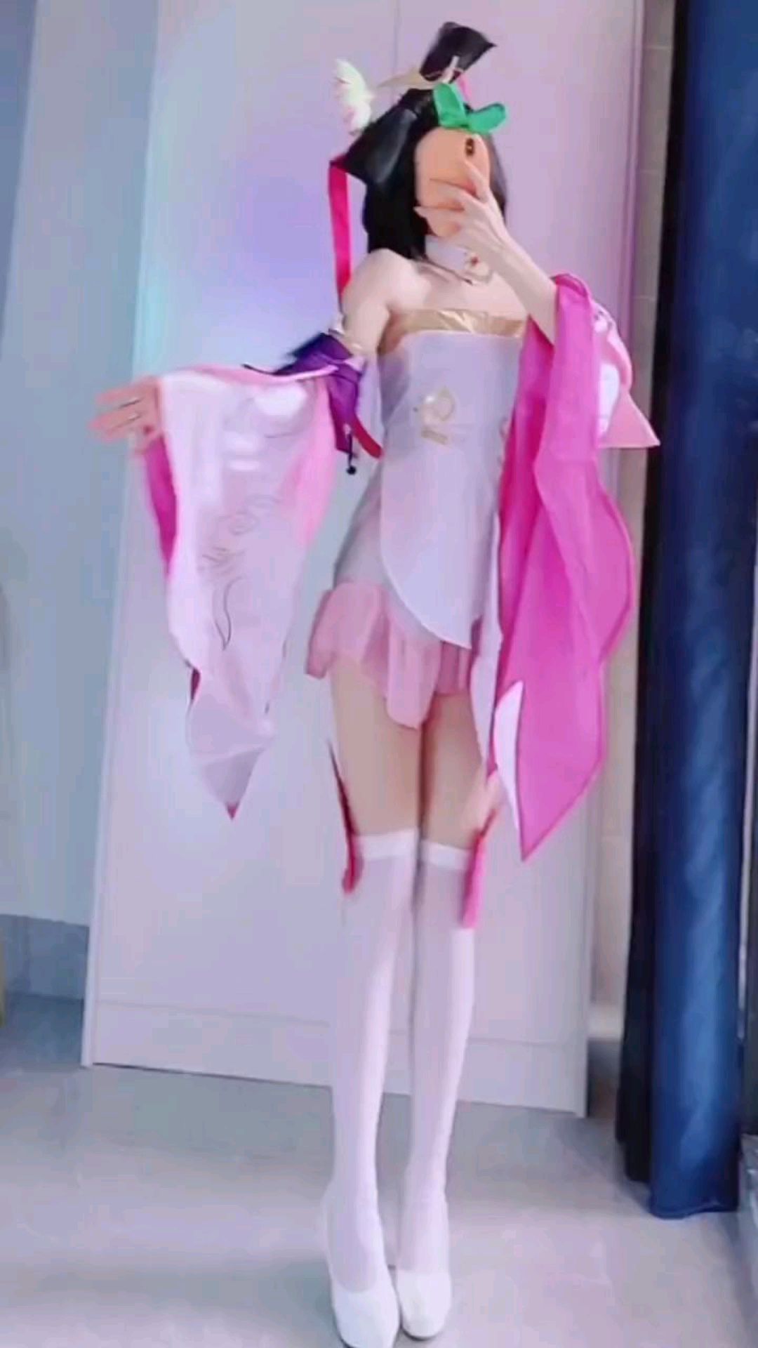 貂蝉cos:如何优雅的说队友打游戏菜