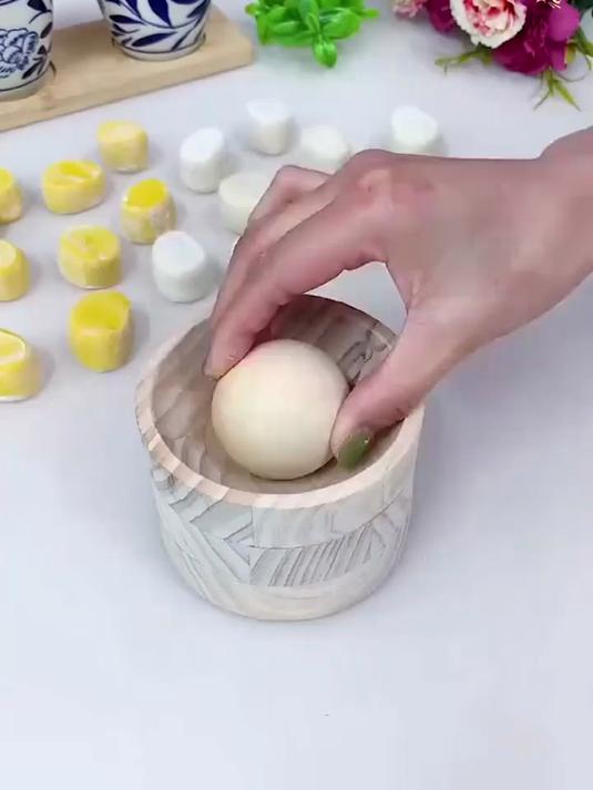 压饺子皮也太轻松了吧,滚几下就好了,又大又圆包饺子真方便