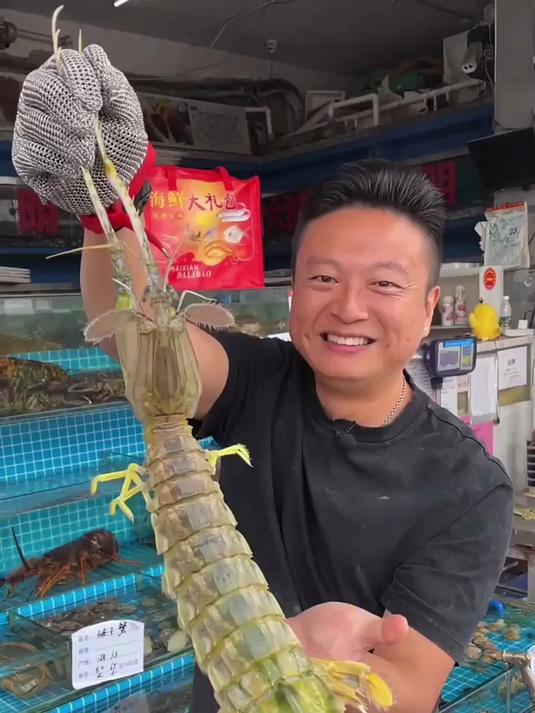 我第一次见到一斤三两的超大泰国富贵虾！膏虾熟醉糖心，肉虾刺身