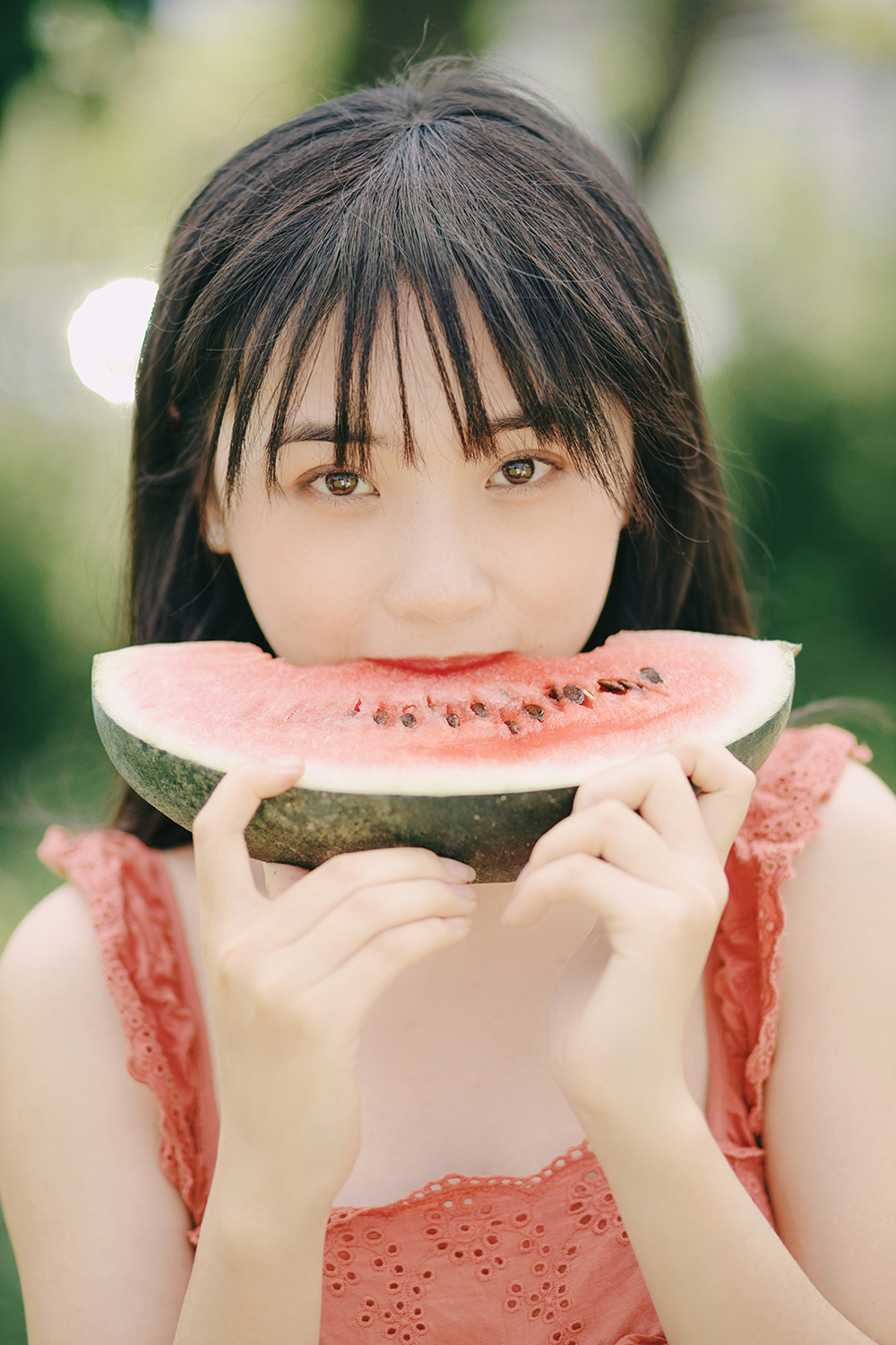 图片[23]-夏日阳光下的女孩-六色网