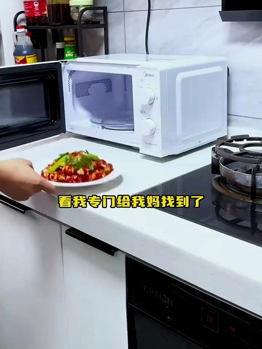 美的经典旋钮微波炉,操作简单老人都会用