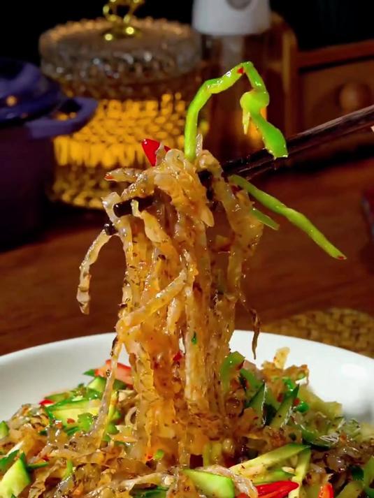 涮辣爽口的泡椒鱼皮 嫩脆爽滑 到家放冷藏 喝啤啤的时候整一袋