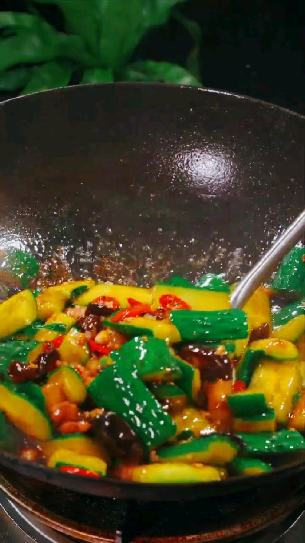 黄瓜木耳炒肉看着有食欲吗