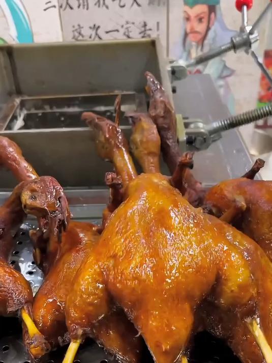 招牌醉仙鸭!外酥里嫩,肉质紧实多汁,一出炉香味能飘三条街!